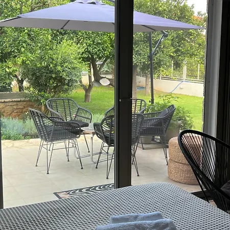 Carpe Diem Corinthian ι *