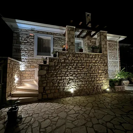 Villa Carpe Diem Corinthian ι *