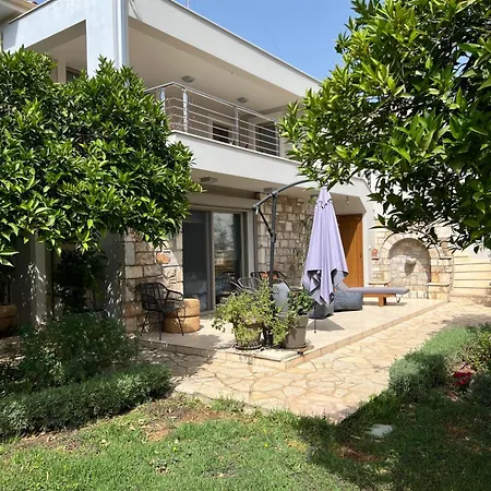 Carpe Diem Corinthian ι * Krines